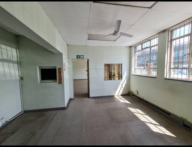 1,319M² WAREHOUSE TO LET IN BENROSE